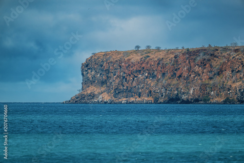Pointe de l'île de Daphne Minor vue de l'île de Seymour Norte dans l'archipel des Galapagos