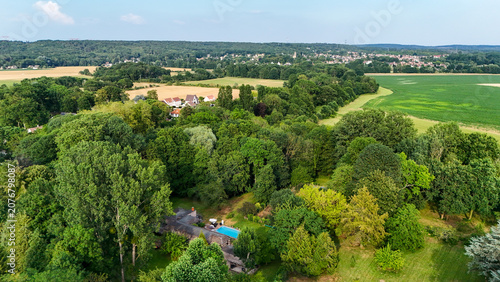 Quadro su tela Vue aérienne d'un paysage rural de Forges-les-Bains entre forêt, champs agricole