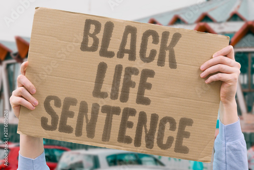 Foto "Black life sentence" Racial identity influences judicial outcomes