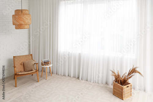 Lamp, carpet, pampas grass,...