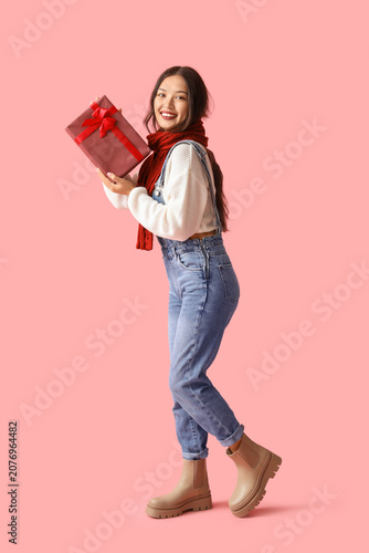 Beautiful young Asian woman...