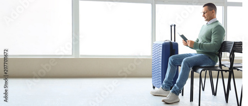Man sitting in airport wait...