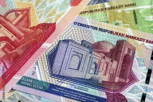 Uzbekistani som banknotes, focusing on the 50,000 som bill featuring the Al-Hakim at-Termiziy Mausoleum. 