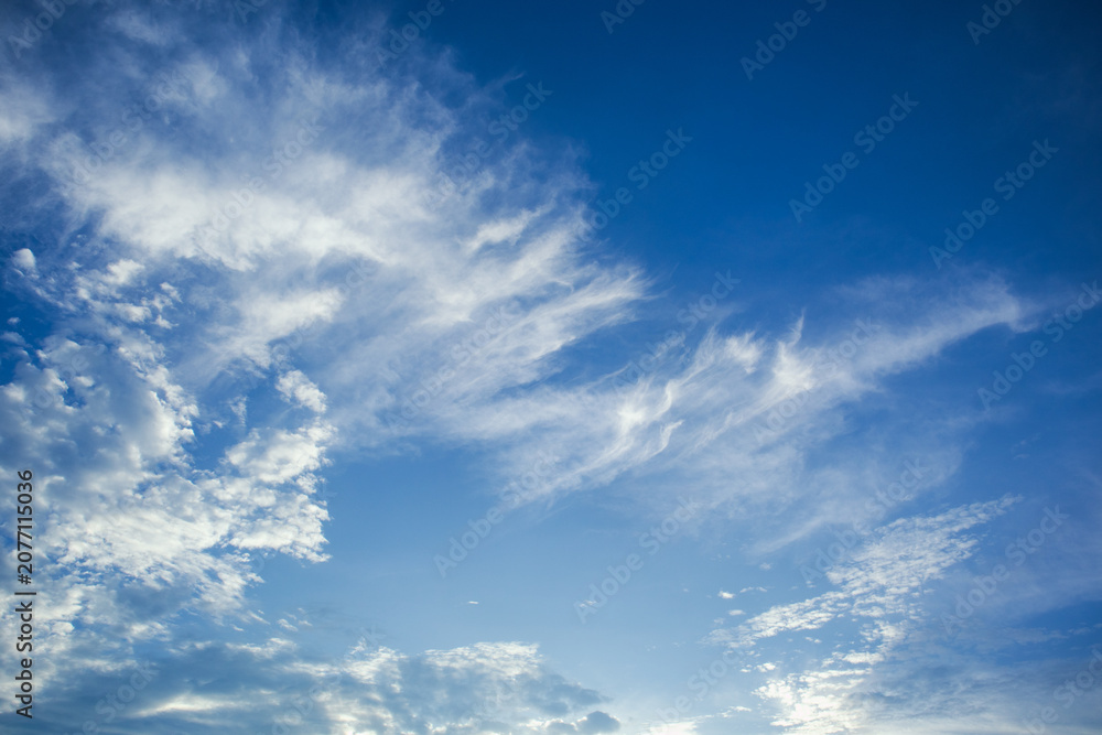Obraz premium Blue Sky With Wispy Clouds
