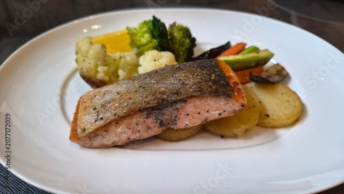 Bild auf Leinwand Pan-Seared Salmon Fillet with Roasted Vegetables and Potatoes