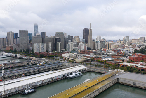 Canvastavla San Francisco city skyline emerging from morning clouds overlooking the Bay with