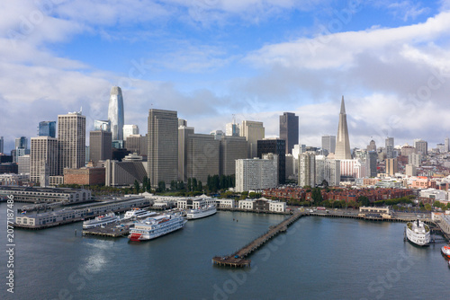 Bild auf Leinwand San Francisco's urban skyline stretching along the waterfront, featuring iconic