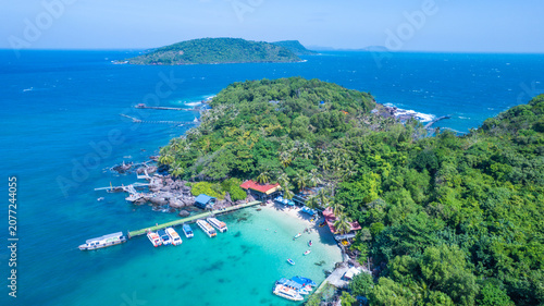 Konstfotografi Aerial view of beautiful landscape, tourism boats, and people swimming on the se