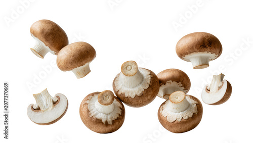 Foto Brown cremini mushrooms whole and halved