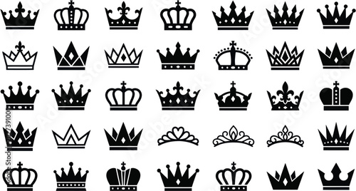 Fényképezés A collection of royal crowns on display in a museum exhibit hall.
