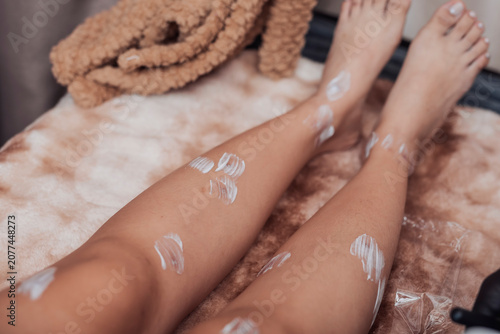 Canvastavla Leg with scars and blemishes covered in topical numbing cream before fractional CO2 laser resurfacing, preparing the skin for a more comfortable treatment