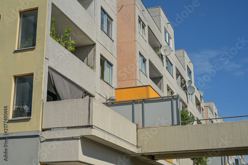 Wohnhaus, Plattenbau, Joseph-Schmidt-Straße, High-Deck-Siedlung, Neukölln, Berlin, Deutschland