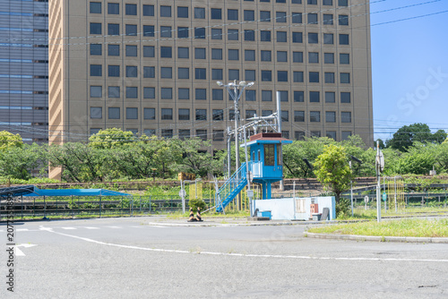 閉校した自動車学校の練習コースの監視塔