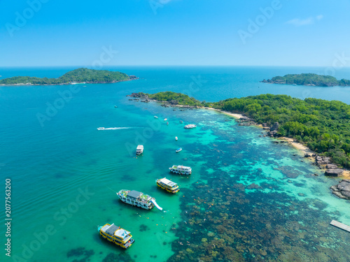 Bilde på lerret Aerial view of beautiful landscape, tourism boats, and people swimming on the se
