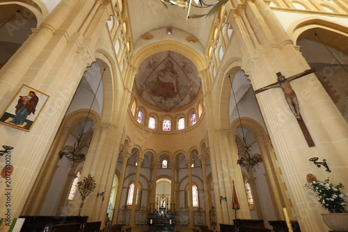 Foto Basilique du Sacré-Cœur, basilique romane, ville de Paray le Monial , départemen