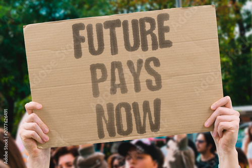 Foto "Future pays now" Current borrowing burdens upcoming generations