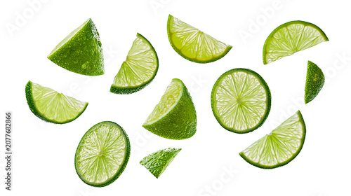 Obraz na płótnie Fresh lime slices and wedges scattered