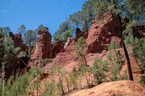 Fotografi Colorful rock formations from ocher in the Colorado Provenzal, Provence, France