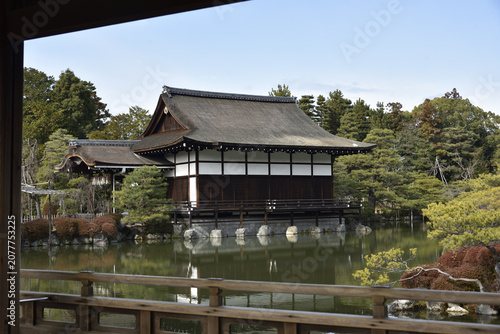 平安神宮東神苑　橋殿から眺める貴賓館と栖鳳池(京都市左京区)