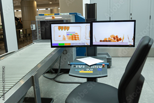Tablou pe pânză scanner de contrôle dans un aéroport