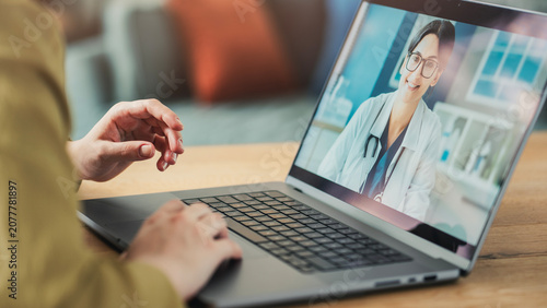Bild auf Leinwand Telemedicine video call between doctor and patient