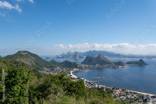 Schilderij op canvas Stunning view of Rio de Janeiro from the City Park forest in Niterói, with Guanabara Bay, Sugarloaf Mountain, Pedra da Gávea and Corcovado in the background