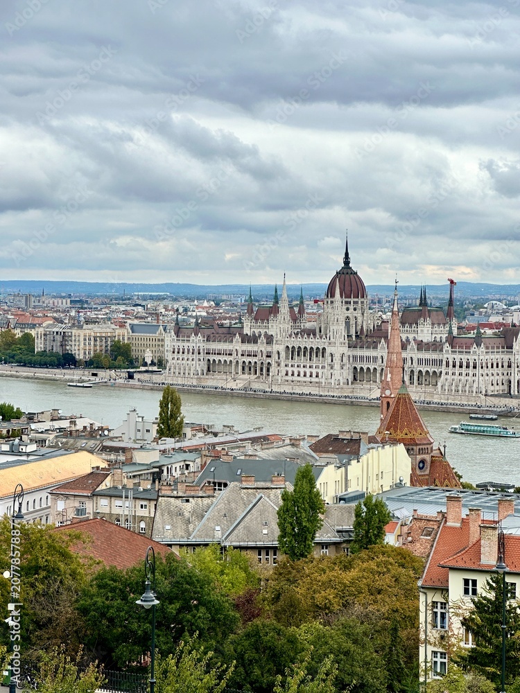 Fototapeta premium Hungarian Parliament Building overlooking Danube River in Budapest