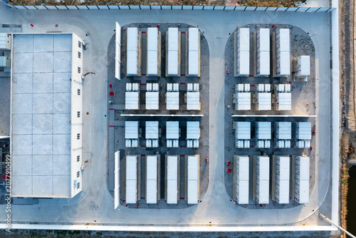 Obraz na plátně Aerial view of a energy storage station with containerized battery arrays arrang
