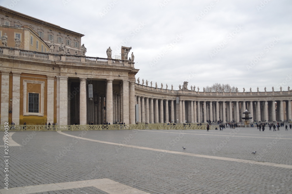 Obraz premium バチカン市国のサン・ピエトロ大聖堂と広場 St. Peter's Basilica and St. Peter's Square in Vatican City 梵蒂冈圣彼得大教堂与圣彼得广场