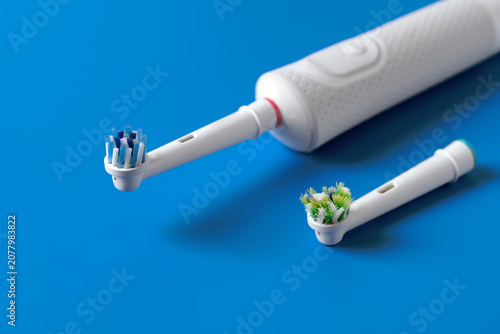 Obraz na płótnie A new replace head for an electric toothbrush and old electric toothbrush  head