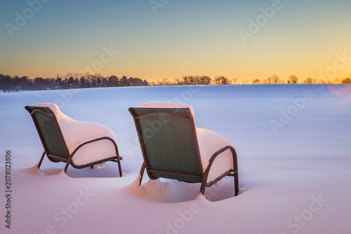 Fotografía Snow covered chairs