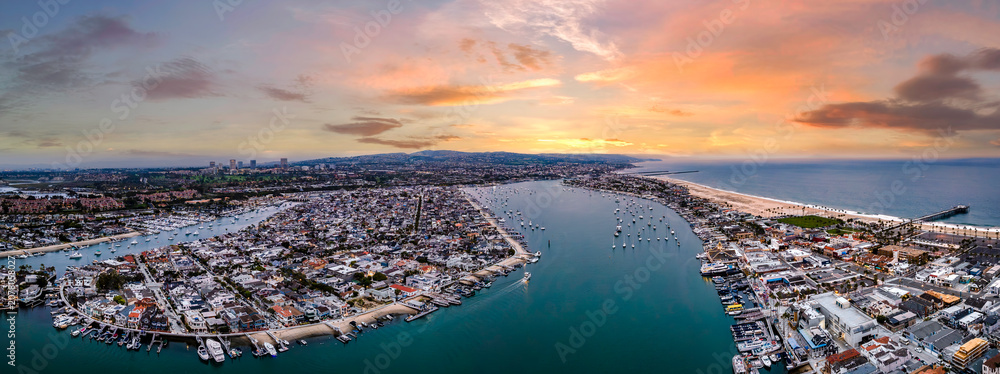 Fototapeta premium Newport beach California sunrise view