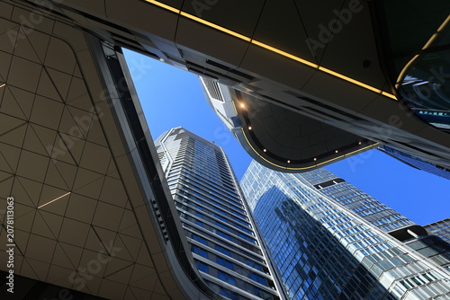 Hochhäuser in der Frankfurter City senkrecht nach oben in den Himmel fotografiert