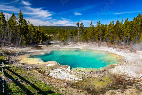 Valokuva Scenic turquoise pool at Norris Geyser Basin