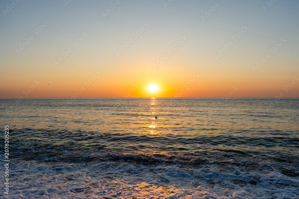 Obraz premium Beautiful sunset over the sea with wave. Evening sea landscape