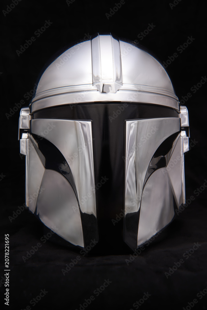 Obraz premium Professional photograph of a Mandalorean helmet on dark velvet, captured in El Salvador, Cinepolis on June 26, 2026.