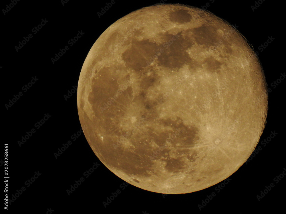 Fototapeta premium LUNA EN EL CIELO OSCURO Y NOCHE