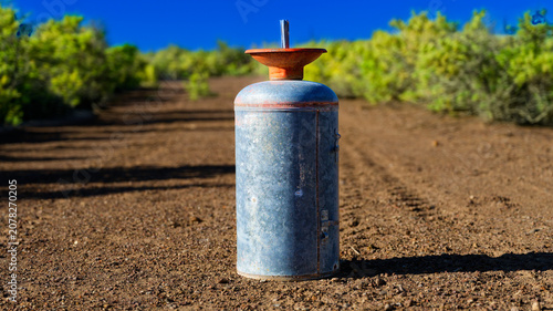 Εκτύπωση καμβά Old Milk Can In The Desert