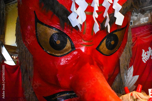 Obraz na plátně 伝統的な日本の赤い天狗の面、神道のお祭り