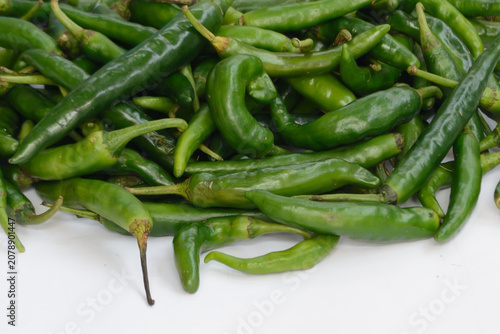 Bild auf Leinwand Fresh large green chilies
