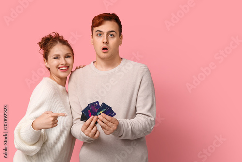 Young couple pointing at cr...
