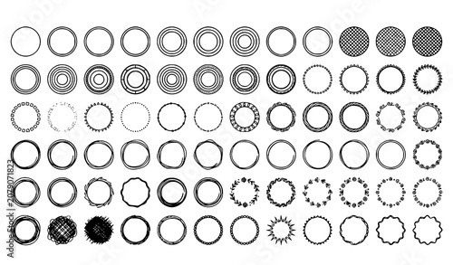 Photos Round geometric frame vector set with hand drawn circle borders and line rings