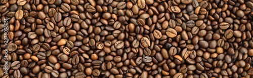 Fényképezés Detailed view on brown roasted coffee beans in big pile on table close up