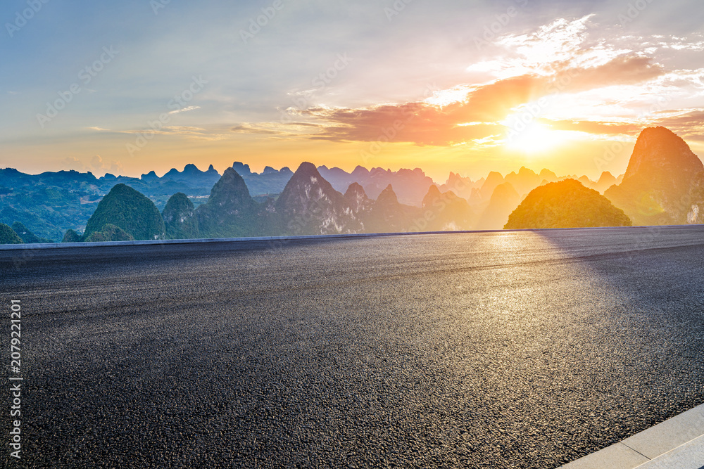 Obraz premium Empty asphalt road and majestic karst mountain peaks at sunset in Guilin, China