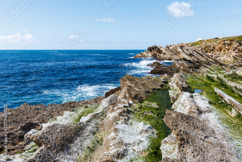 Cuadro en lienzo Paysage de la côte rocheuse du nord de l'île de Baleal, Portugal