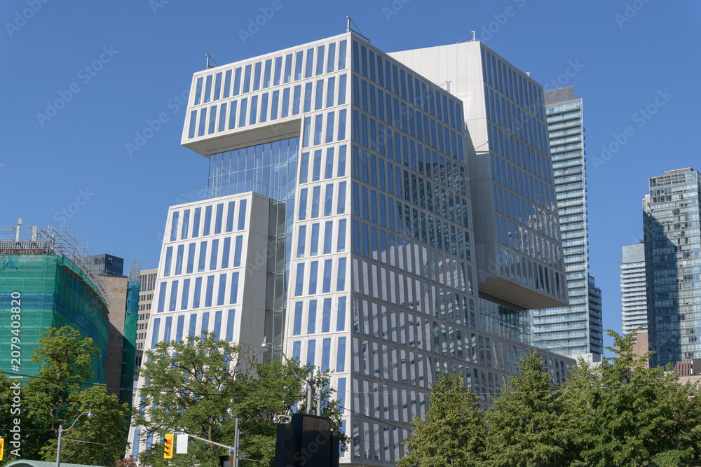 Obraz premium Schwartz Reisman Innovation Centre, 108 College St Toronto, WEISS/MANFREDI & Teeple Architects, 2023–24, donors Schwartz & Reisman, U of T AI and innovation hub