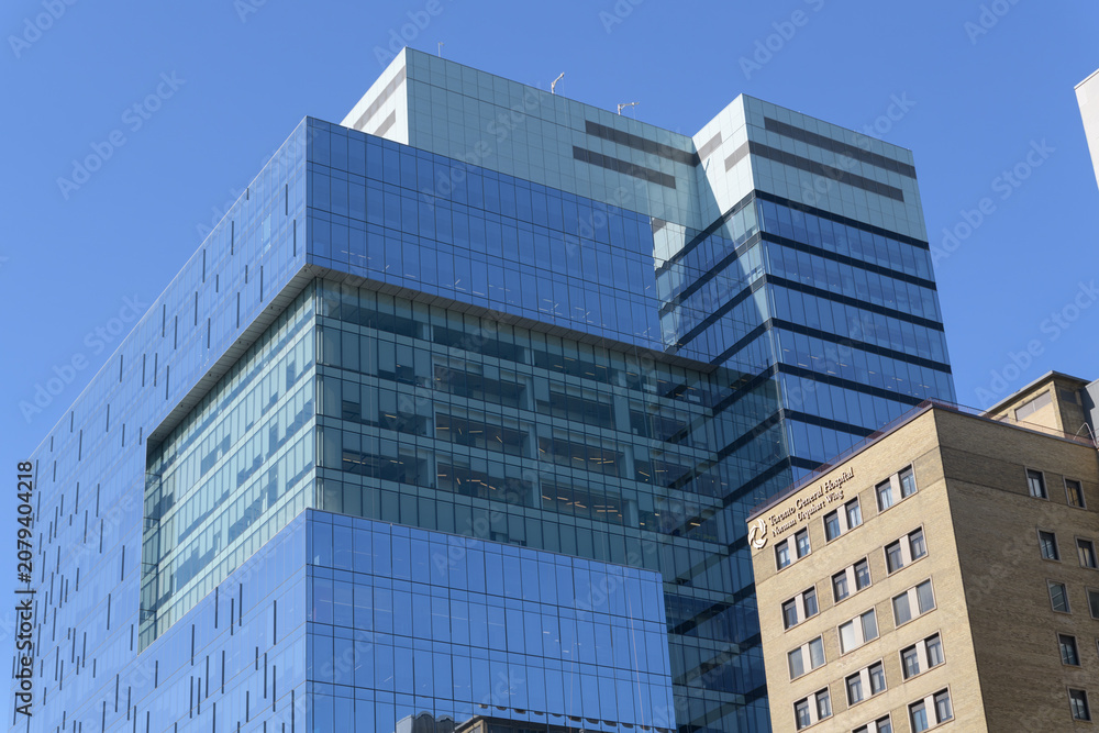 Obraz premium MaRS Discovery District and Toronto General Hospital, University Av