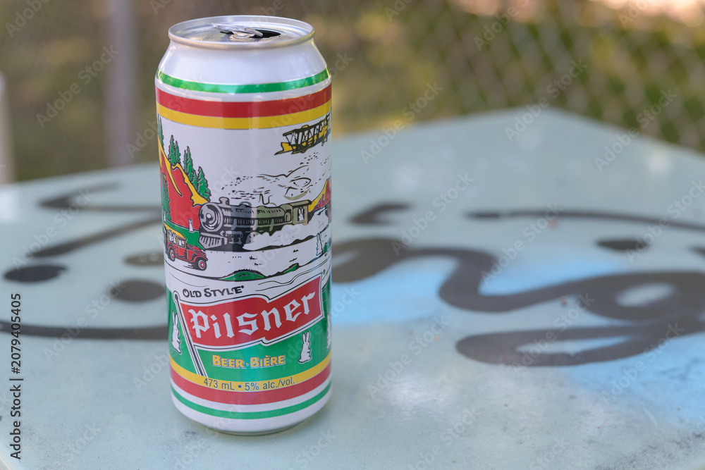 Obraz premium close-up of a discarded beer can in Toronto (Old Style Pilsner, a historic Canadian beer originally brewed in Lethbridge, Alberta, now by Molson)