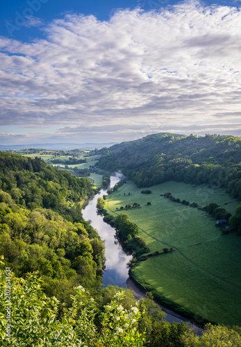 Foto Elevated view of the Wye Valley National Landscape fromm Symonds Yat overlook sh