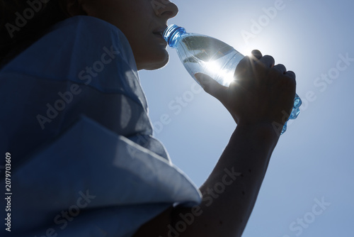 Foto Refreshing Water Bottle for Thirst Relief Under Bright Sunlight